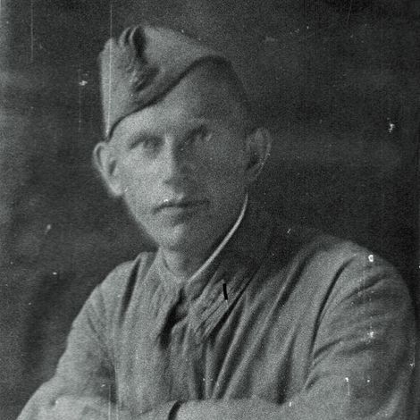 А. И. Рощин, Герой Советского Союза, родился в с. Ельцы в 1911 г.